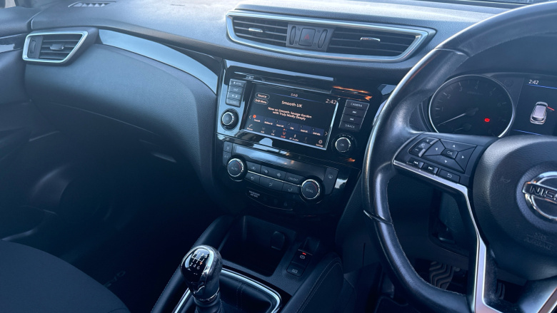 Nissan Qashqai 1.3 DiG-T Acenta Premium 5dr Petrol Hatchback